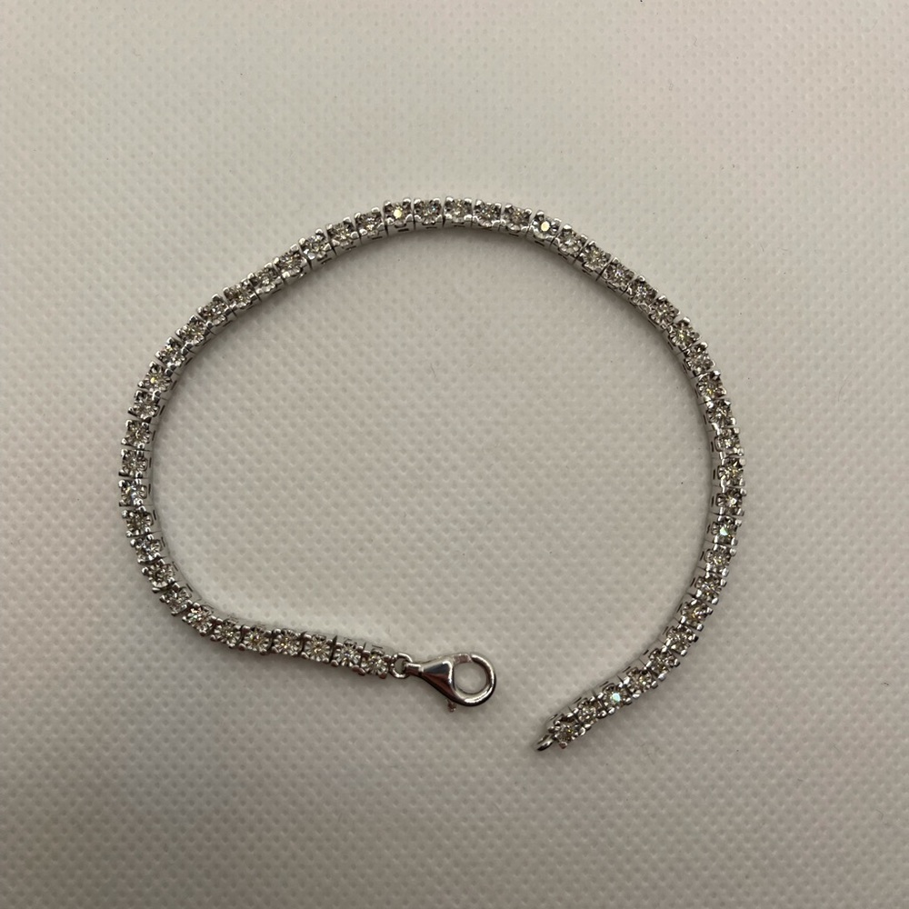 Diamond tennis bracelet